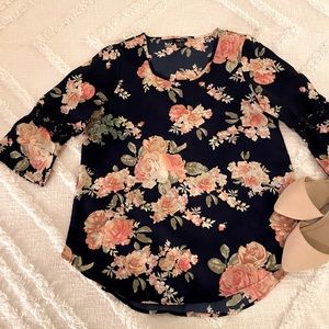 🎉5 for $8! Rue 21 Bell Sleeve Floral Top